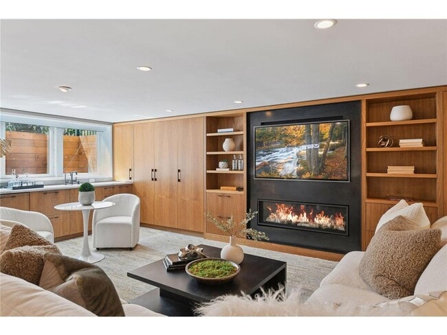 Building Photo - 3933 Zenith Ave S