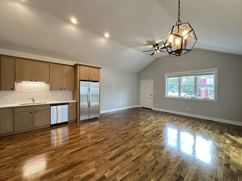 Building Photo - 527 N Springfield Ave