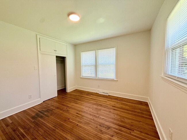 Building Photo - 3715 Fieldcrest Rd