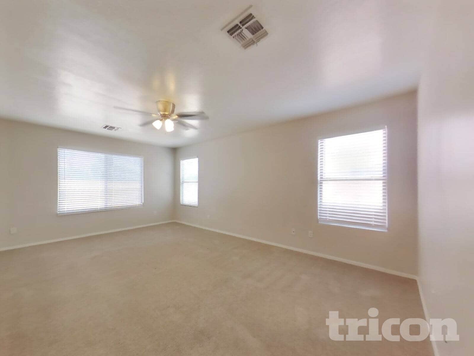 Building Photo - 43714 Cale Dr