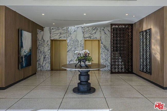 Building Photo - 8787 Shoreham Dr