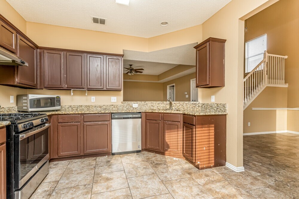 Building Photo - 520 Picketts Dr