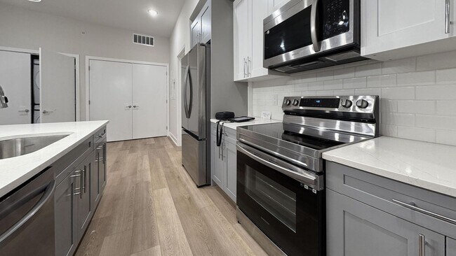 Building Photo - 701 N 40th St