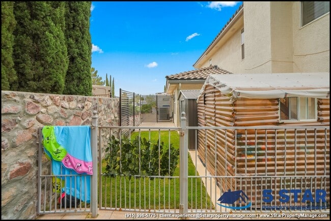 Building Photo - 6052 Bandolero Dr