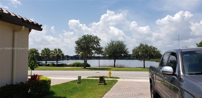 Building Photo - 4724 Allegra Dr