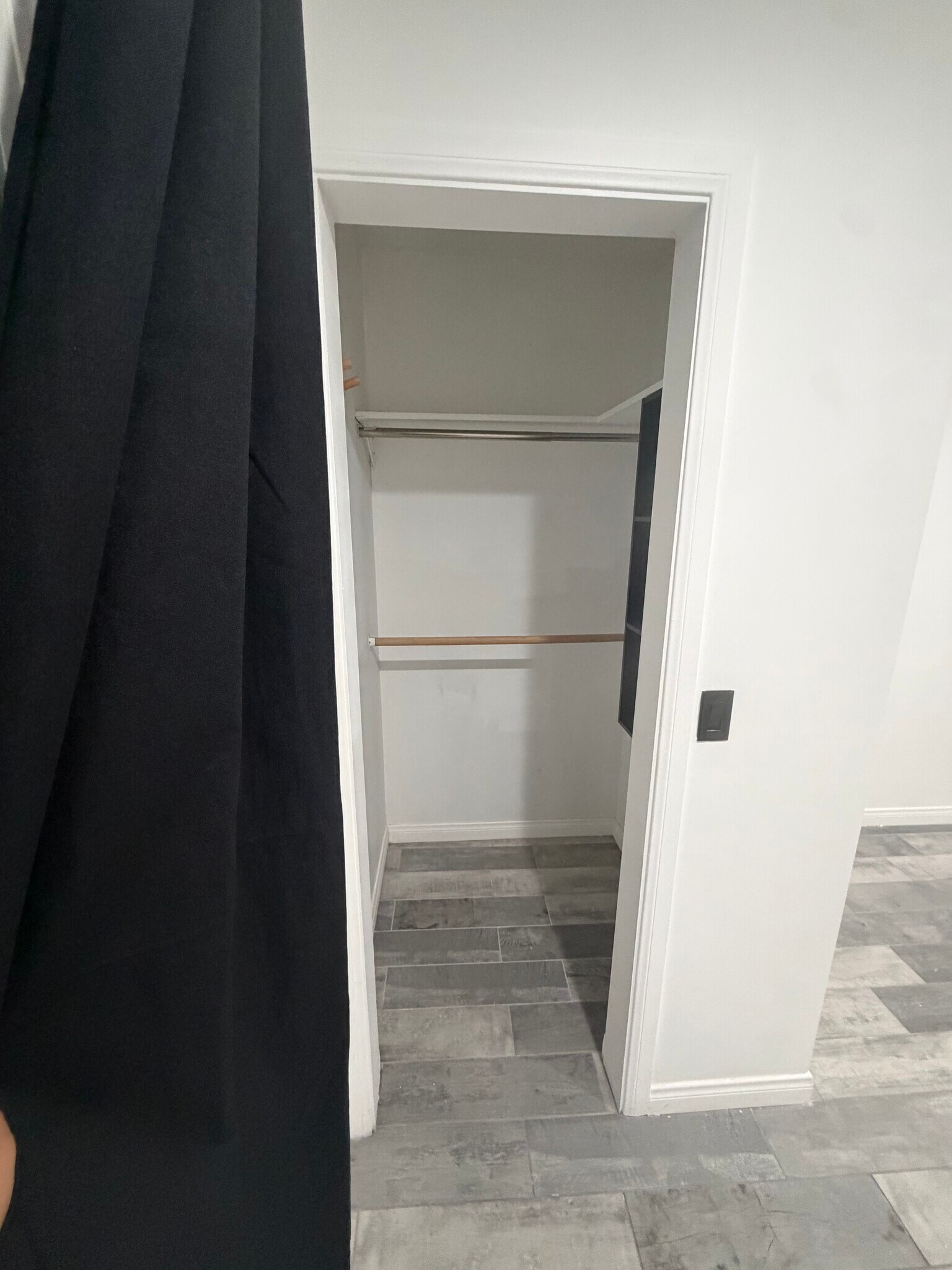 Building Photo - 2207 S Burnside Ave