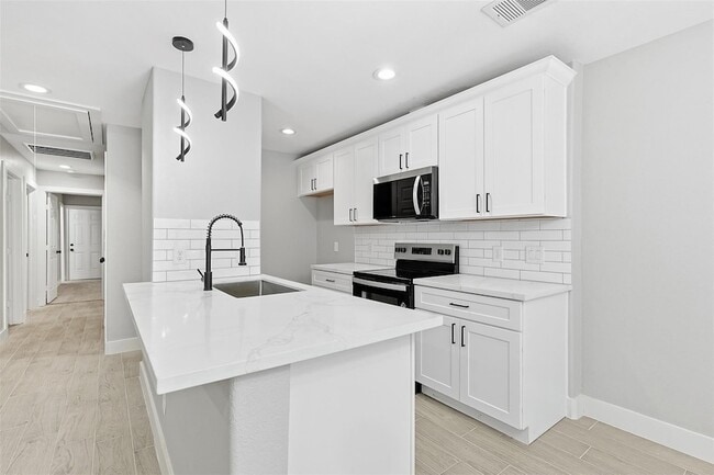 Building Photo - 9716 Fillmore St