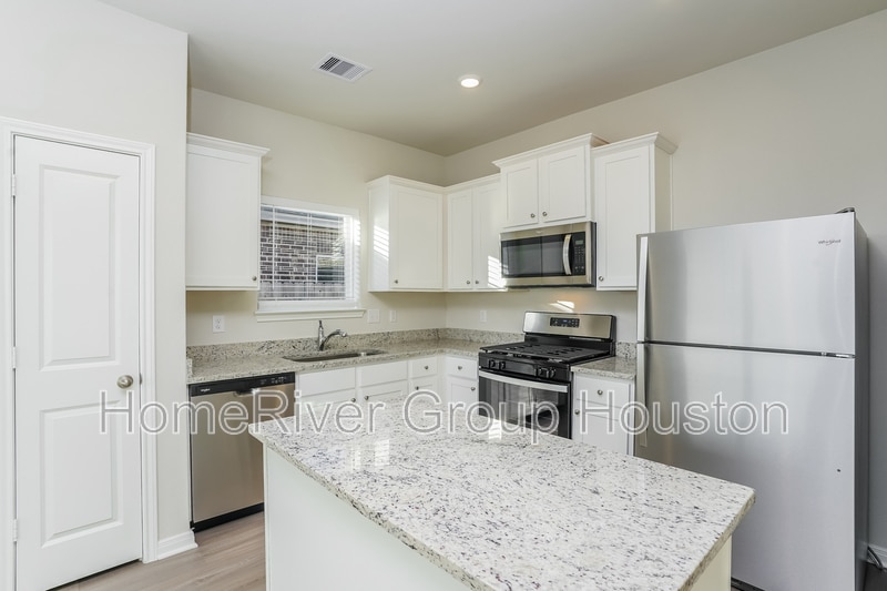Building Photo - 14017 Freeboard Dr