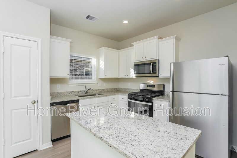 Building Photo - 14101 Freeboard Dr