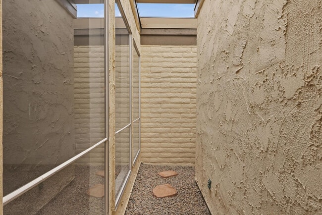 Building Photo - 7814 E MacKenzie Dr