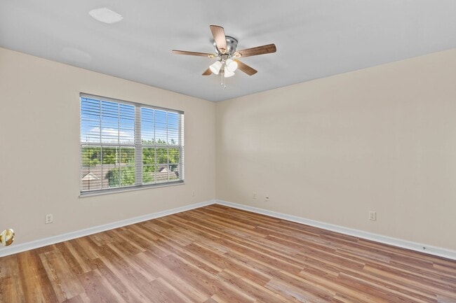 Building Photo - 2 Bedroom, 2 Bath Townhouse for Rent in Kn...