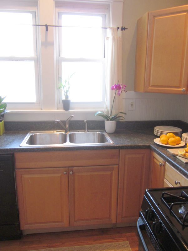 Building Photo - 27 Oakwood St