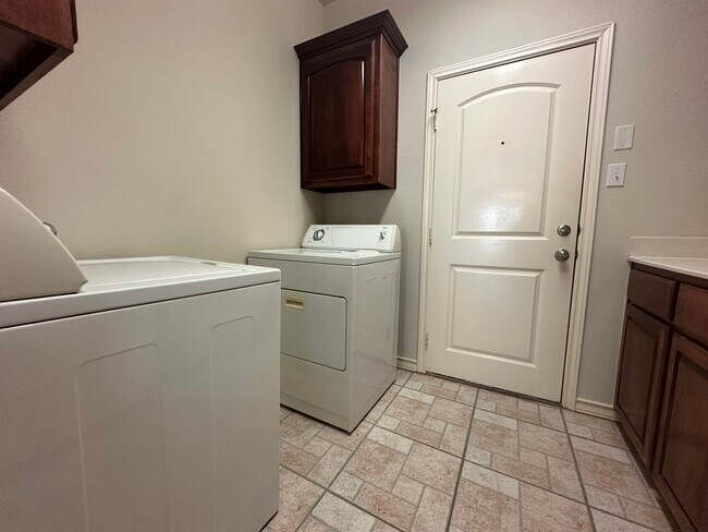 Building Photo - 14813 Leeward Dr