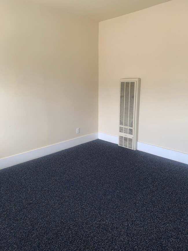 Building Photo - stirtz