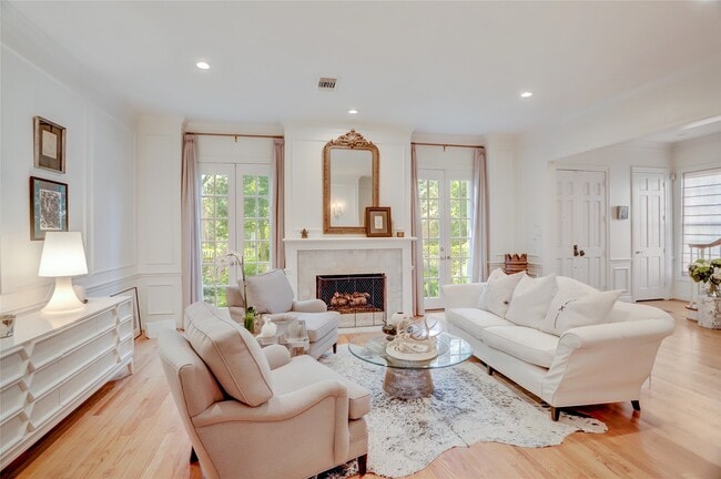 Primary Photo - 2703 Mid Ln