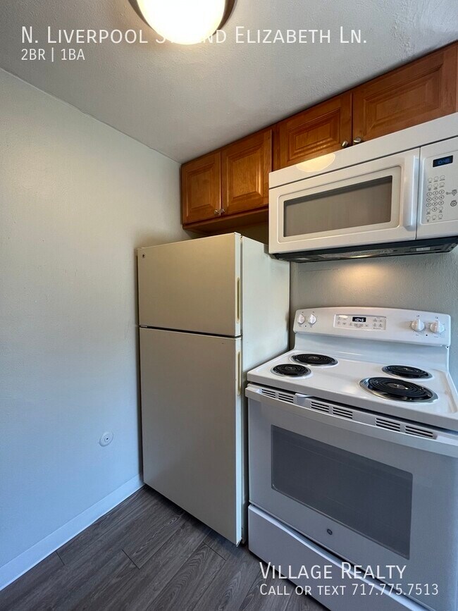 Building Photo - 65 N Liverpool St