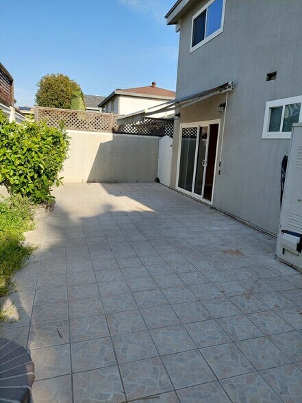 Building Photo - 2113 Gates Ave