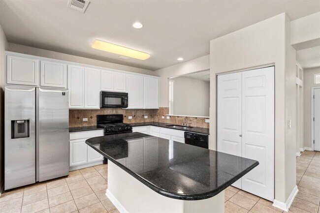 Building Photo - 423 Wetzel