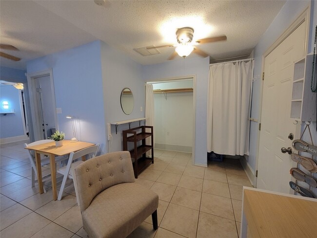 Building Photo - 717 Church St