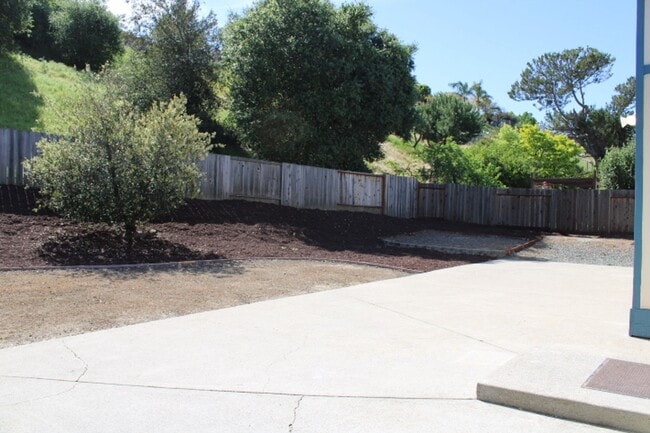 Building Photo - 1562 Partridge Dr