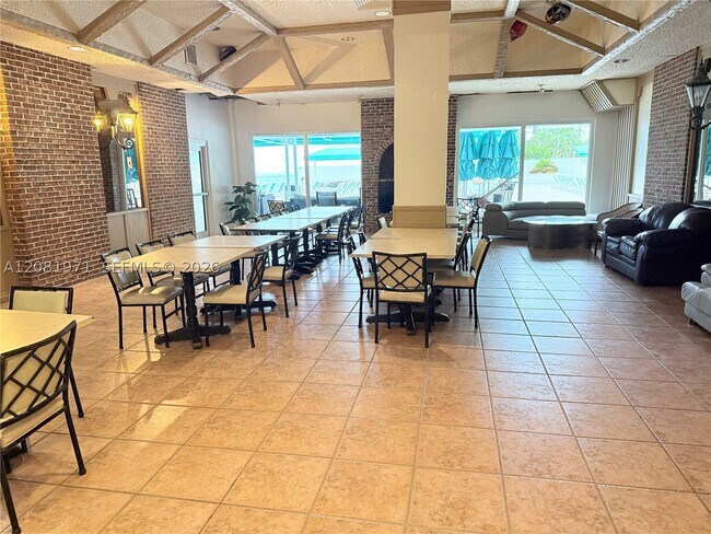 Building Photo - 3725 S Ocean Dr