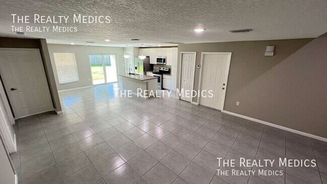 Building Photo - 1550 Pace Dr NW