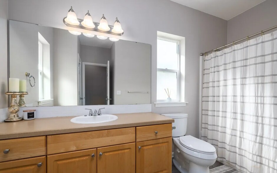 Building Photo - 3301 Park Ln