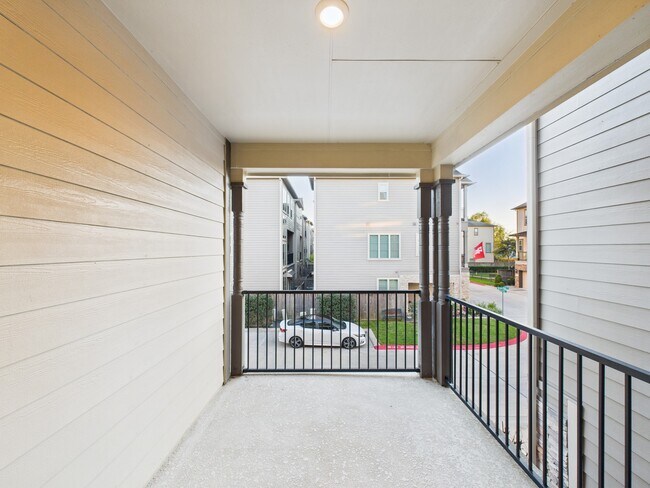 Building Photo - 8918 Terrace Pass Dr