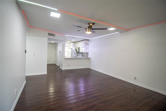 Building Photo - 8401 Royal Palm Blvd