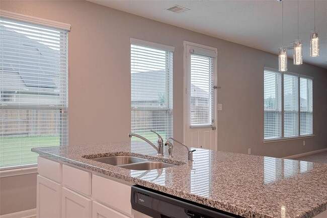 Building Photo - 5011 Pine Ridge Knoll Ct