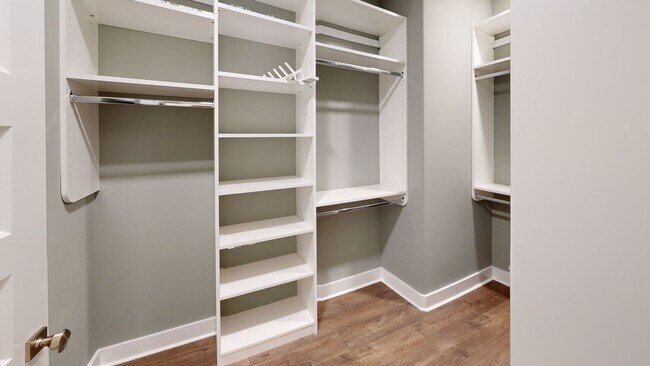 Building Photo - Stylish Veridian Townhome with Main-Level Primary Suite, Large Kitchen Island and Covered Back Patio