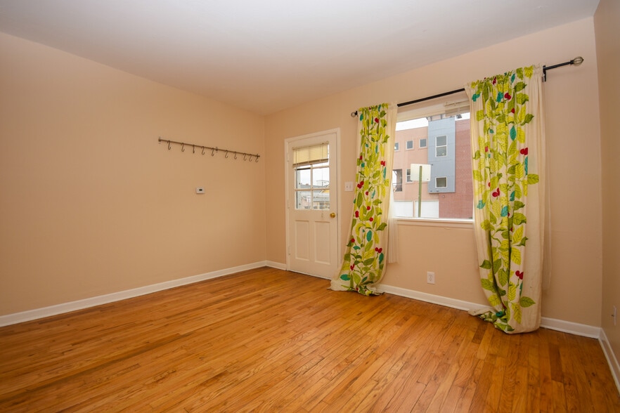 Living room - 2751 W 25th Ave