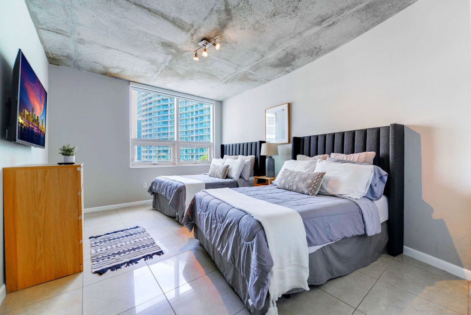 Building Photo - 3250 NE 1st Ave