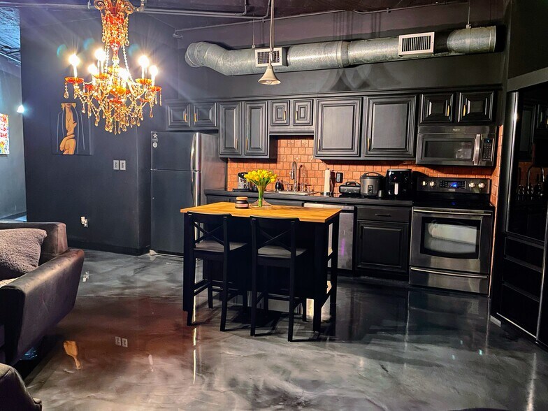 Building Photo - 1122 Jackson St