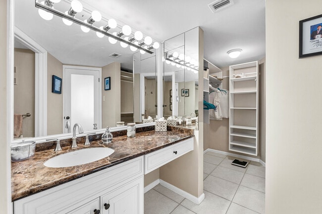 Building Photo - 5420 N Ocean Dr