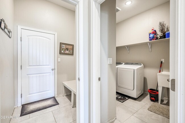 Building Photo - 2375 Enchanted Peaks