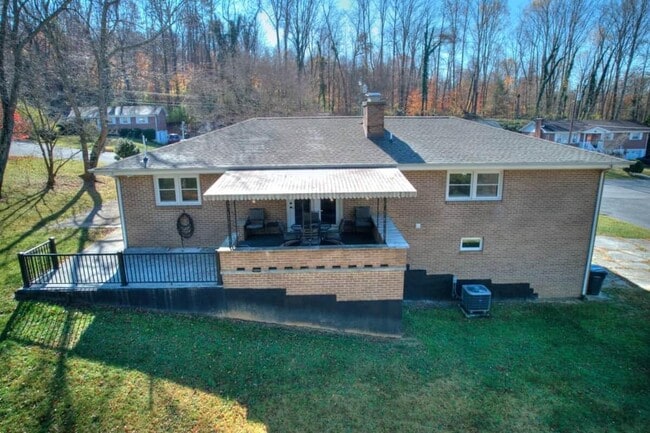 Building Photo - 201 Springdale Rd