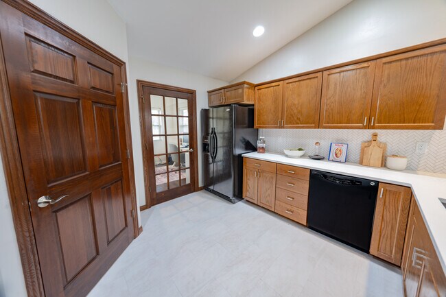 Building Photo - 3400 Riverstone Ct