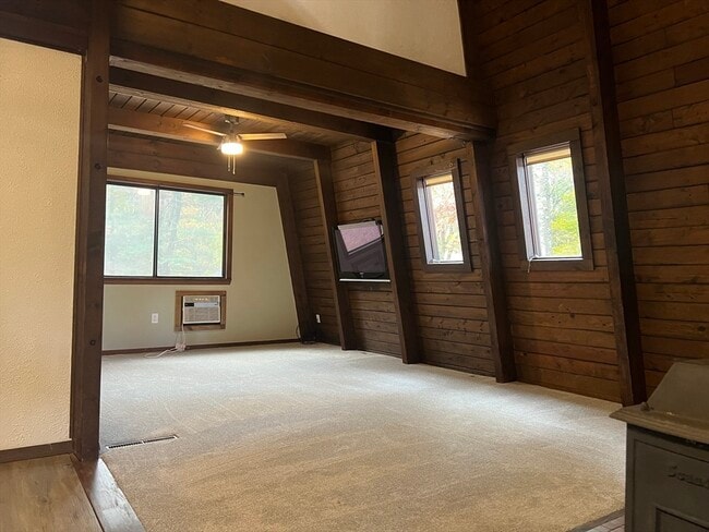 Building Photo - 888 Salem St