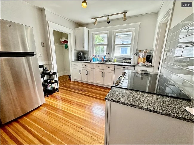 Building Photo - 20 Sunset Rd