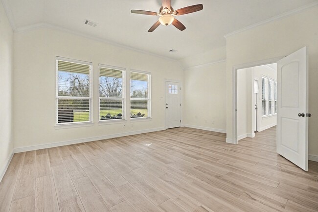 Building Photo - 3633 E Meadow Ln