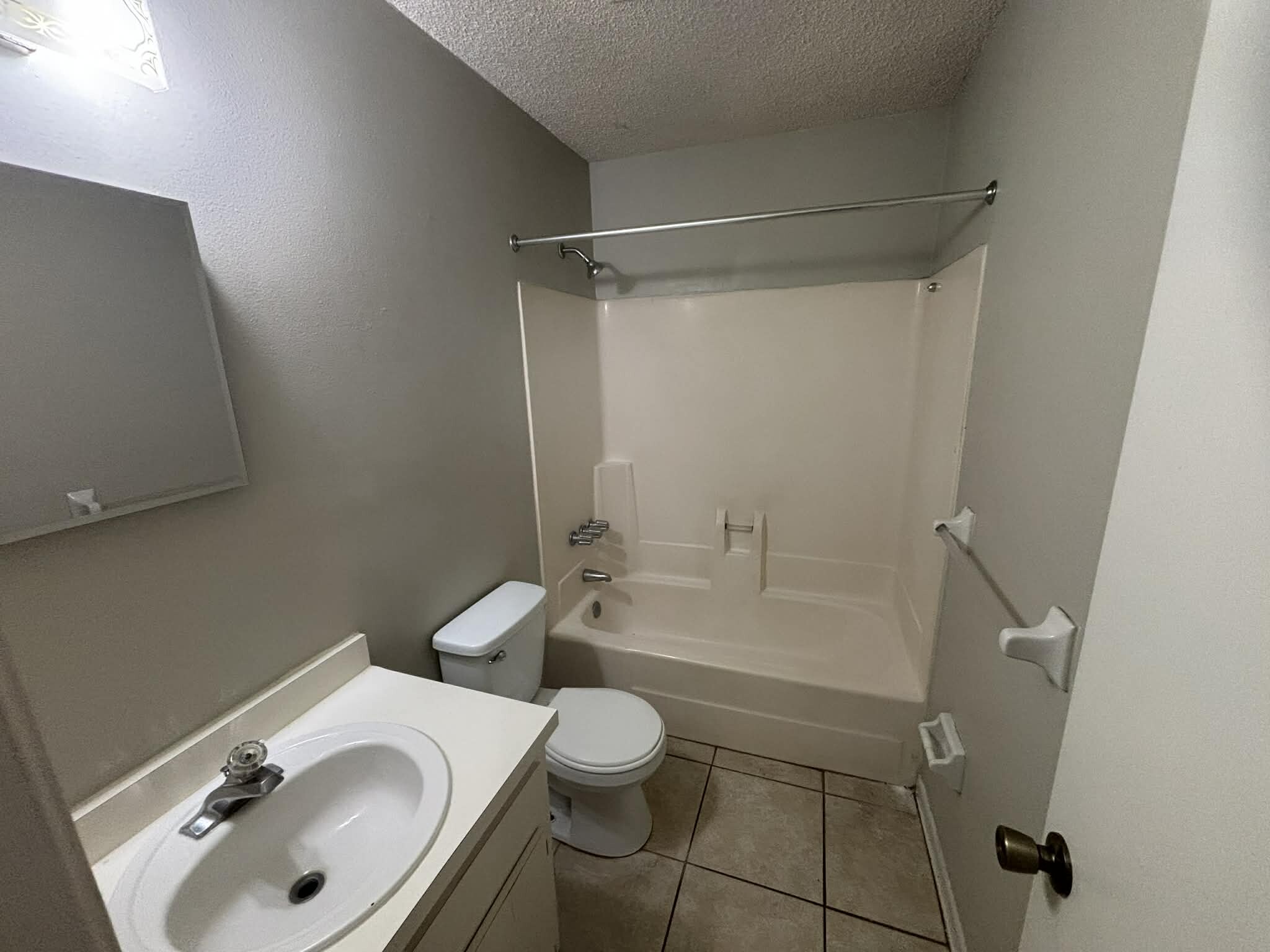 Building Photo - 3844 NW Huntsboro St