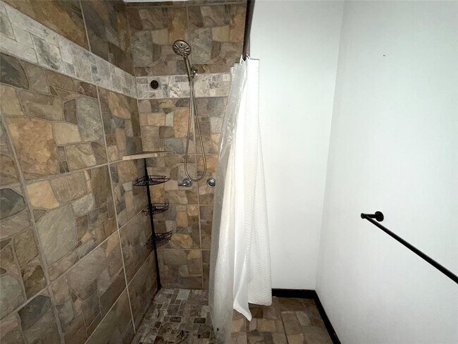 Building Photo - 7130 Kings Dr