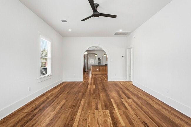 Building Photo - 2122 Hardy St