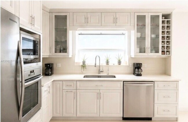 Building Photo - 455 S Shore Dr