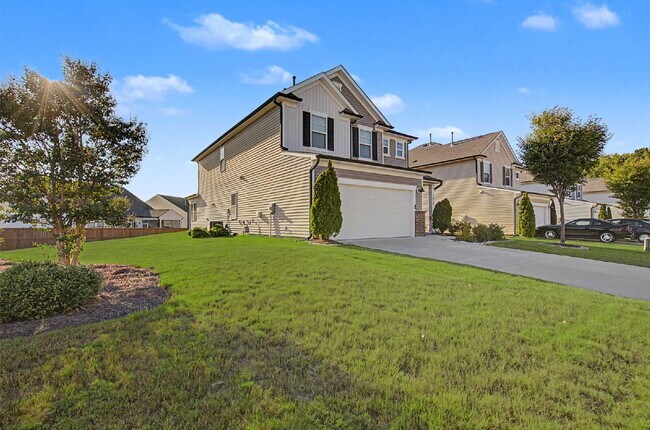 Building Photo - Spacious 4-Bedroom Home w/ Loft