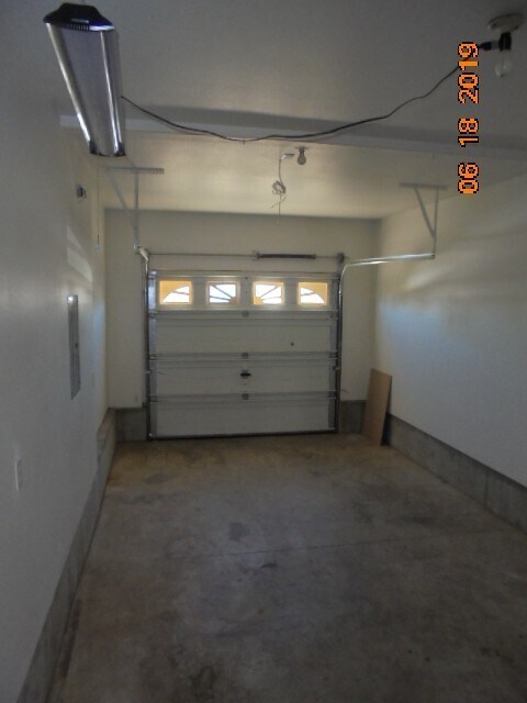 Building Photo - 473-475 SE Excel St