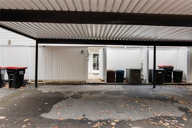 Building Photo - 7094 Stonington Dr NE