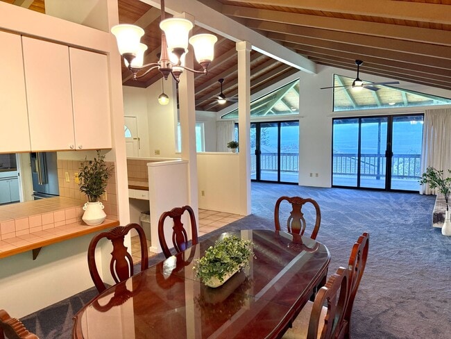 Building Photo - Beautiful 3 Bedroom / 2.5 Bathroom Home in Wailuku Heights!