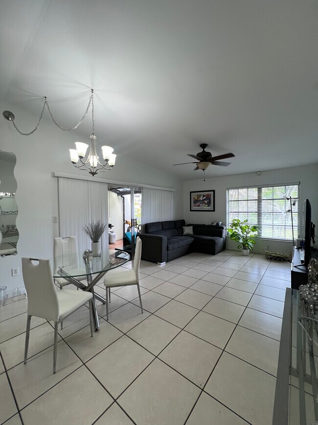 Dinning room - 11758 SW 108th Ln